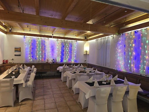 Röth-Linde in Nederling Restaurant & Biergarten  photo 9